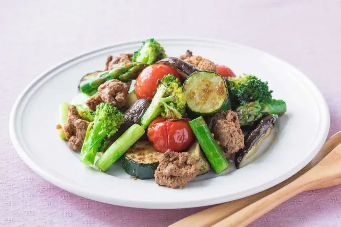 Snapdishの料理写真:ロースト野菜と大豆のお肉のお食事サラダ|マルコメ キッチンさん