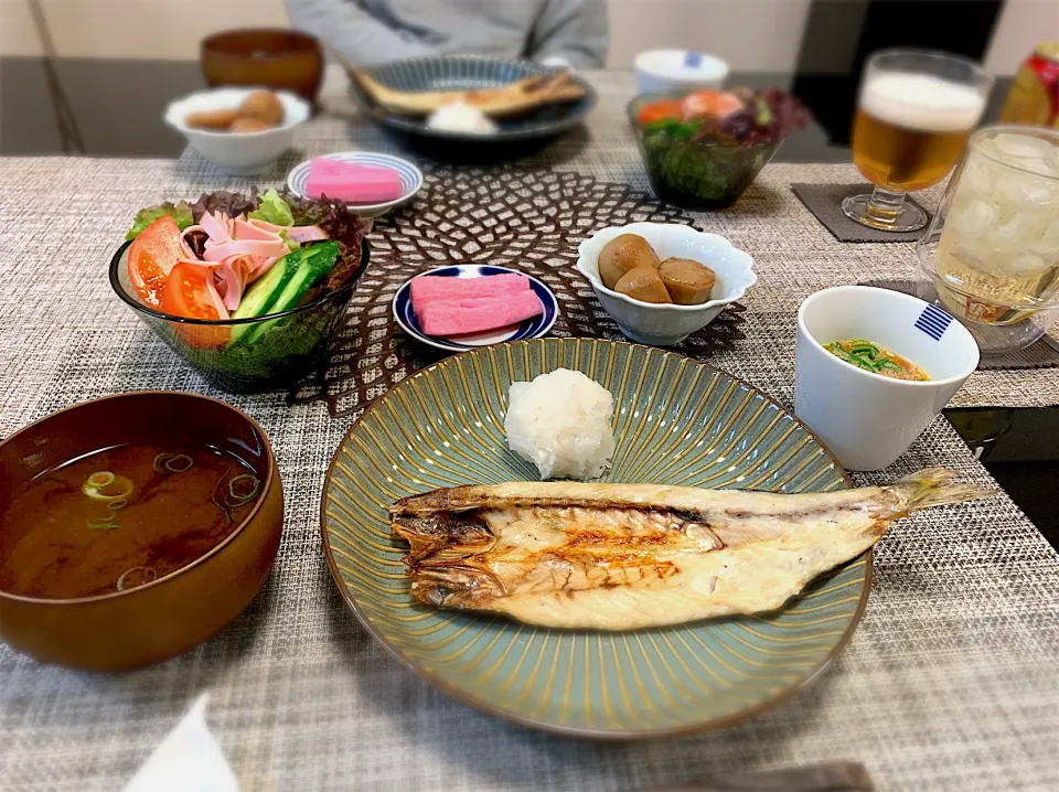 カマスの塩焼き、里芋煮物、しじみ汁など和食夕飯😊|ゆかさん