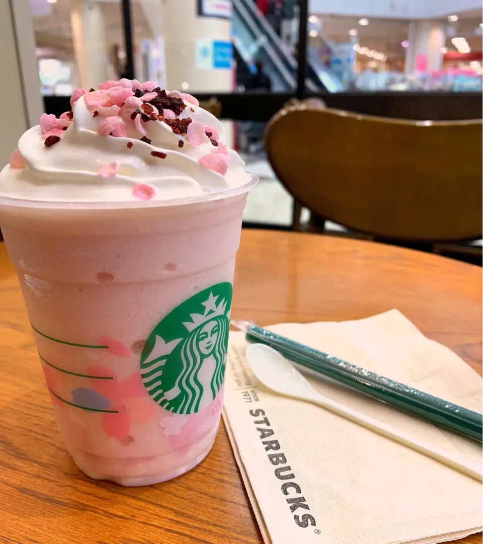 Snapdishの料理写真:スタバ🌸さくらミルクプリンフラペチーノ|ビーグルさん