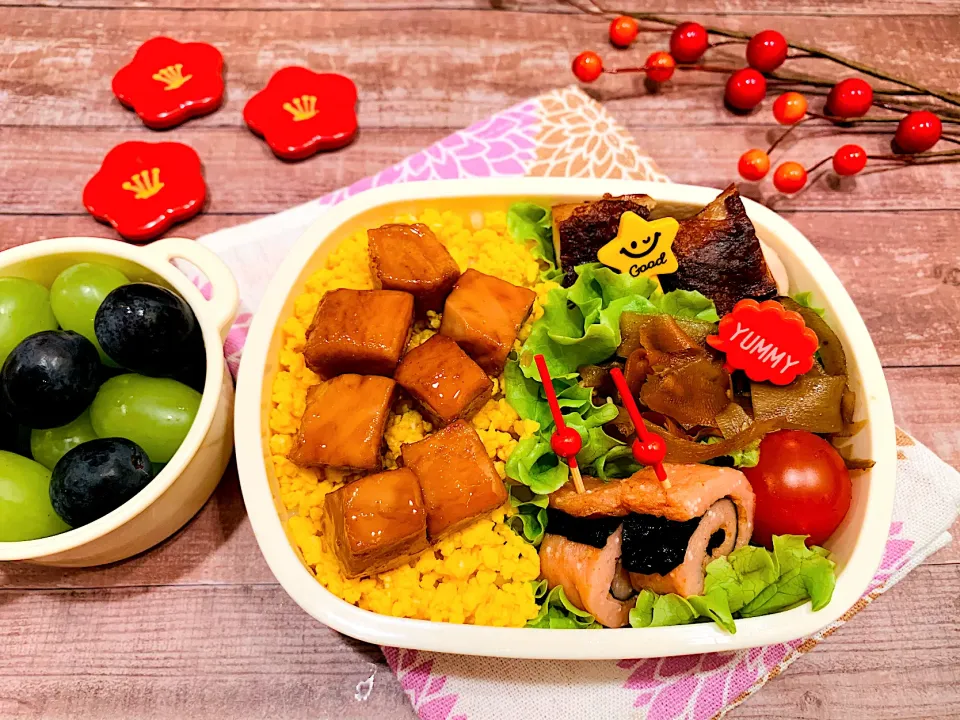 Snapdishの料理写真:JKお弁当🍱鮪角煮丼、鶏肉の豆乳味噌グルト漬焼き、金平牛蒡、明太はんぺんくるくる🌀|いちごさん