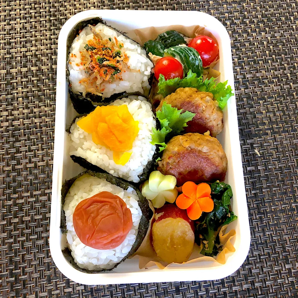 Snapdishの料理写真:おにぎりとハンバーグのお弁当|emichococo625さん