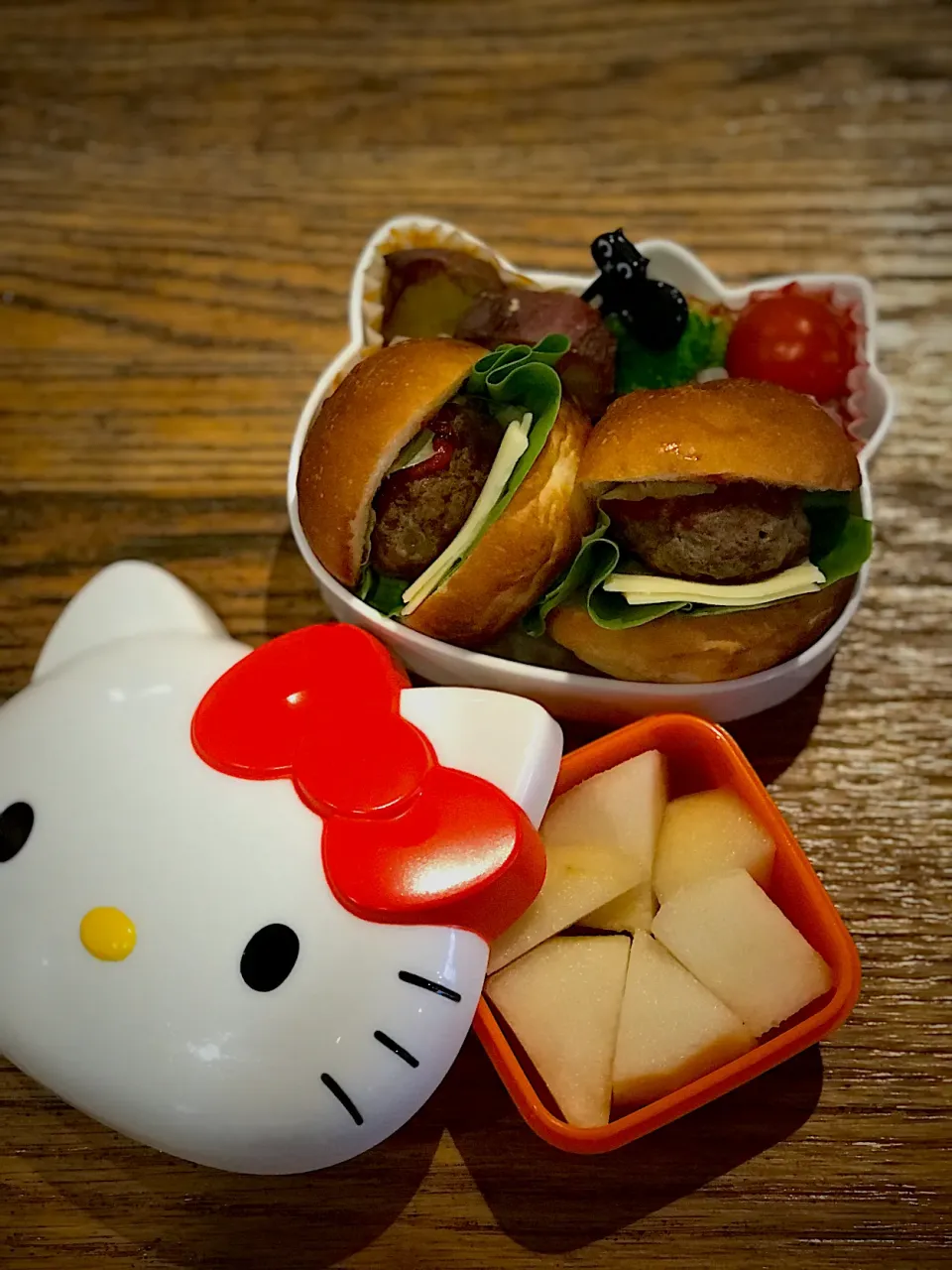 キティのミニチーズバーガー弁当🍔|まーさん