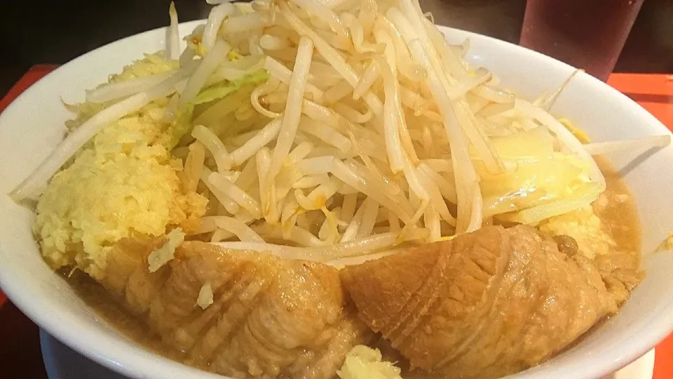 用心棒 神保町店
ラーメン(780円)
＋追加豚1枚(100円)
＋ニンニクマシ
＋ショウガマシマシ
 ＠神保町
20042|大脇さん