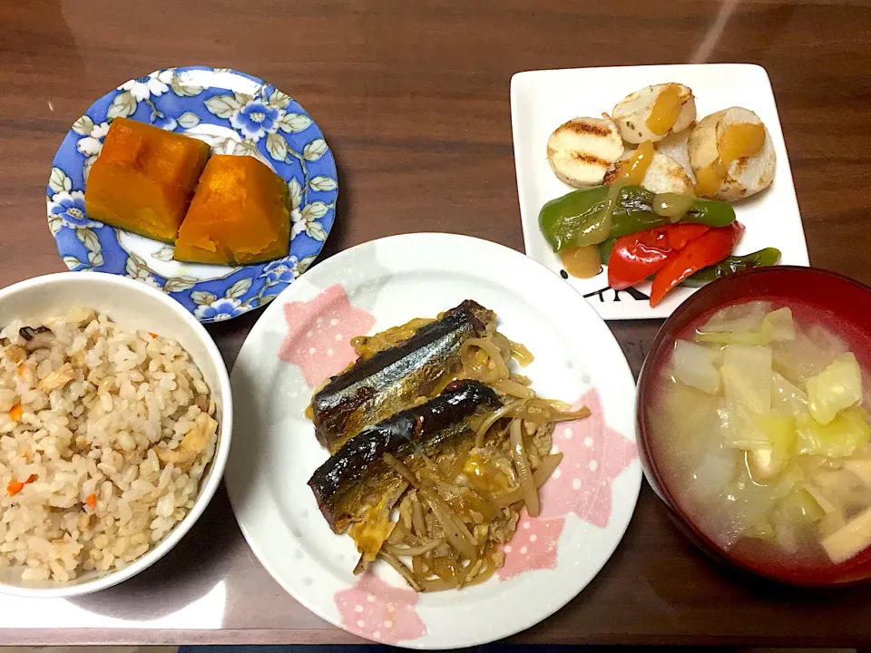 炊き込みご飯 いわし缶の卵とじ キャベツと大根の味噌汁 長芋とピーマンの田楽味噌 かぼちゃの煮物|おさむん17さん