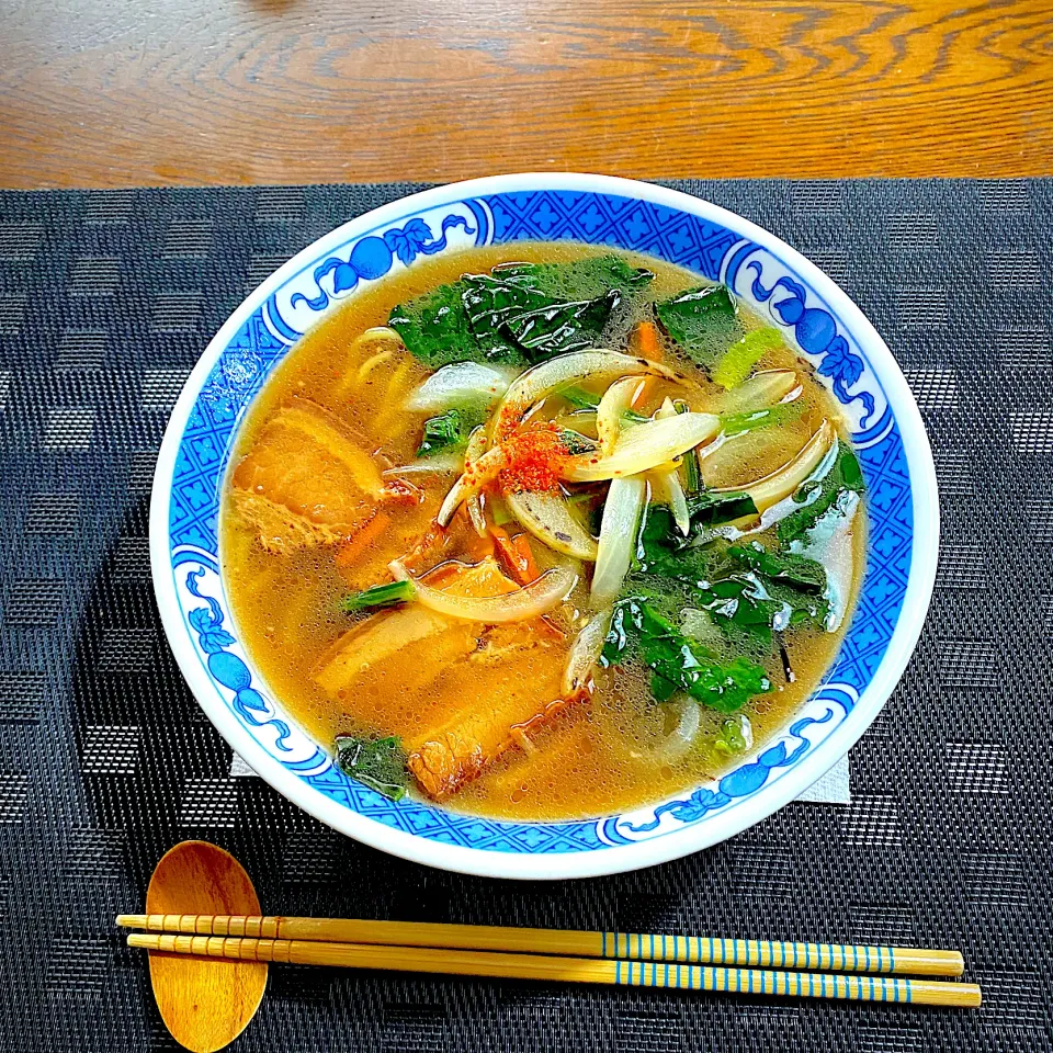 Snapdishの料理写真:煮豚入り醤油ラーメン|yakinasuさん