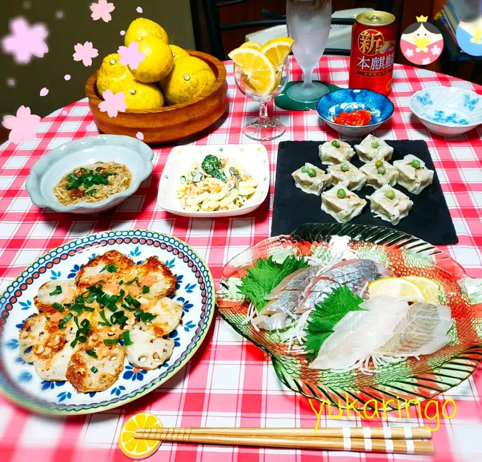 Snapdishの料理写真:🌸かれいとメッキあじのお刺身
🌸ピリ辛なめたけ
🌸カリカリ明太チーズレンコン
🌸焼売
🌸マカロニサラダ
🌸チャンジャ
🌸はるか🍊|yukaringoさん