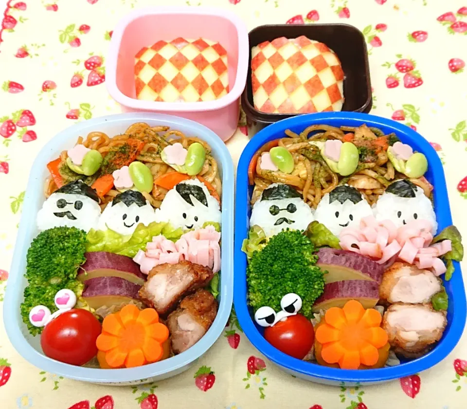 焼そば弁当❤️怪しいミニおにぎり乗せ😁|みちゅあしさん