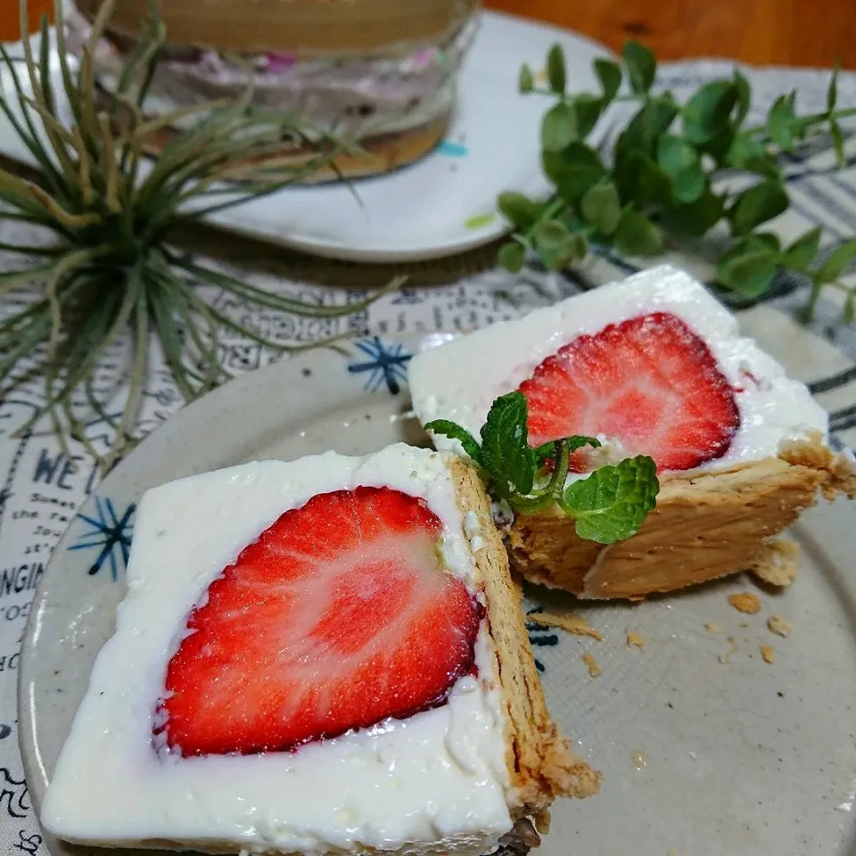 Snapdishの料理写真:カップ丸ごとレアチーズケーキ|とまと🍅さん