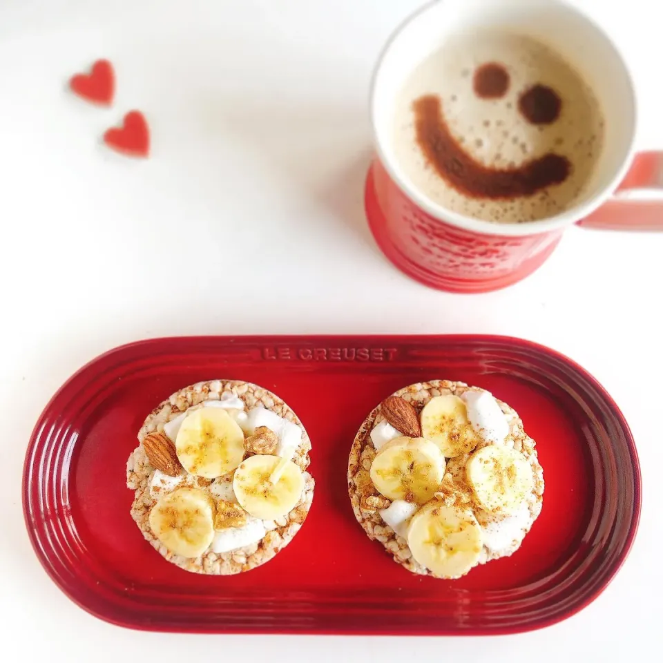 Snapdishの料理写真:バナナとナッツのマシュマロフォンデュライスケーキ🍌🥜|sakiさん