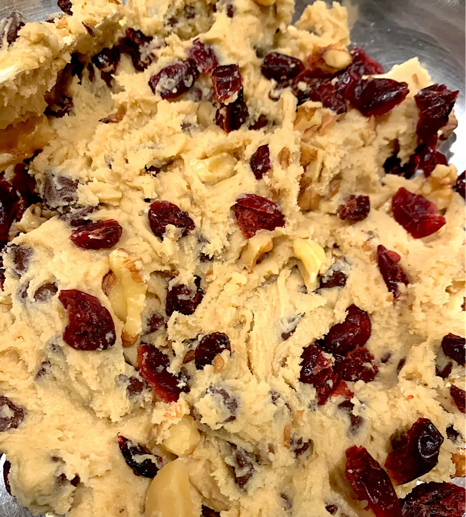 Chocolate chip walnut cranberries cookie dough 🍒🍪🌰|🌺IAnneさん