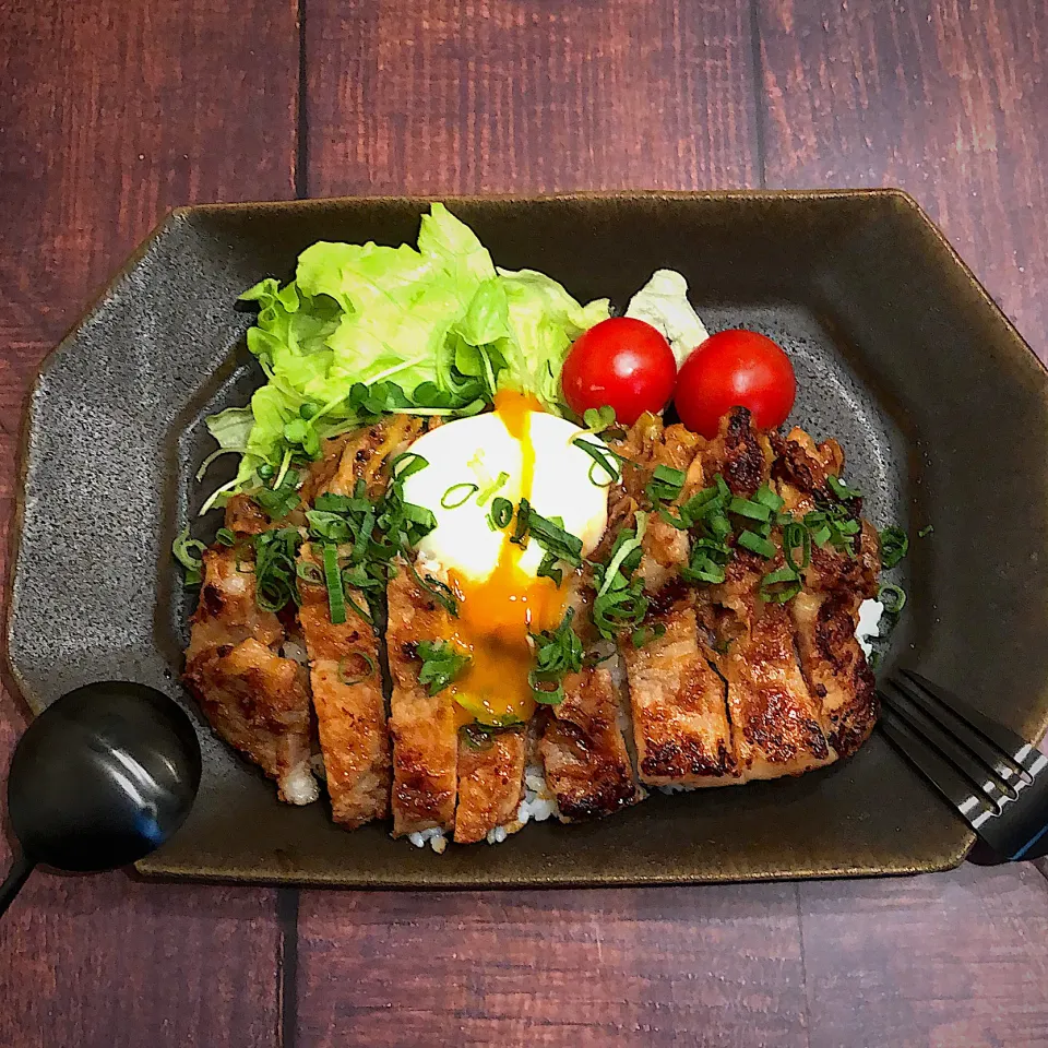 Snapdishの料理写真:豚肉味噌漬け焼き丼( ´ ▽ ` )|AXさん