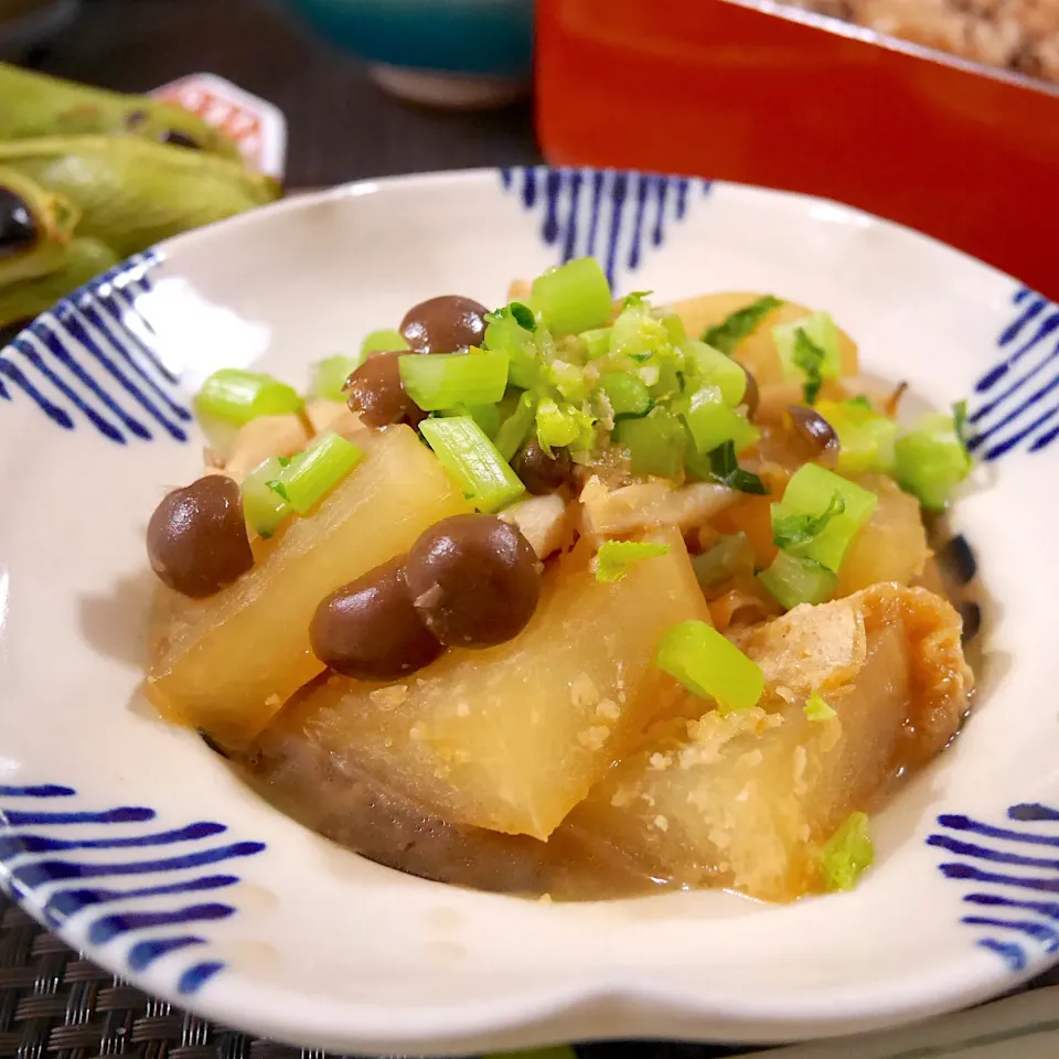 Snapdishの料理写真:大根と油揚げのこっくり煮|Mayさん