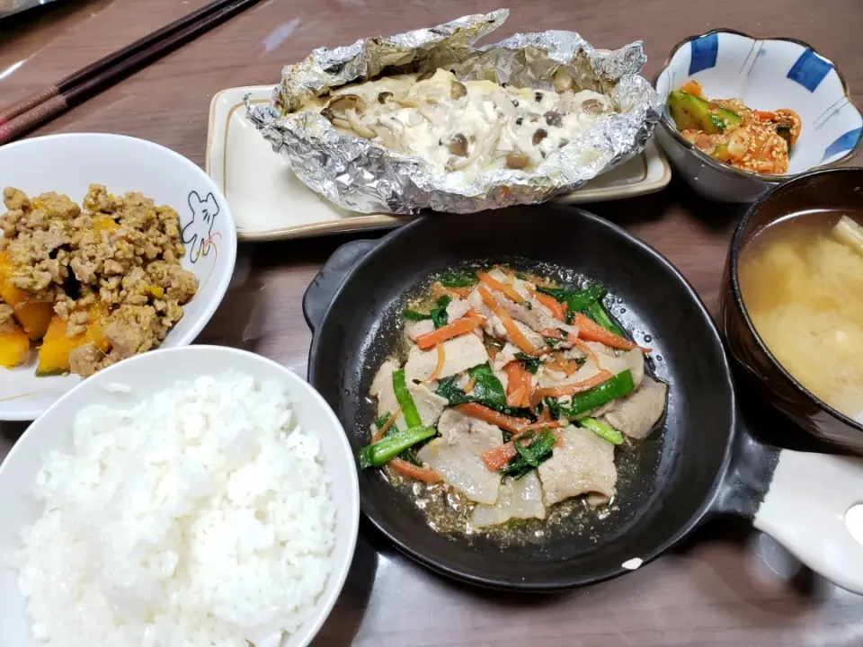 鮭のホイル焼き。安定のおいしさ
かぼちゃのそぼろ煮
豚野菜のオイスター炒め
きゅうりとキムチの胡麻和え|みーさん