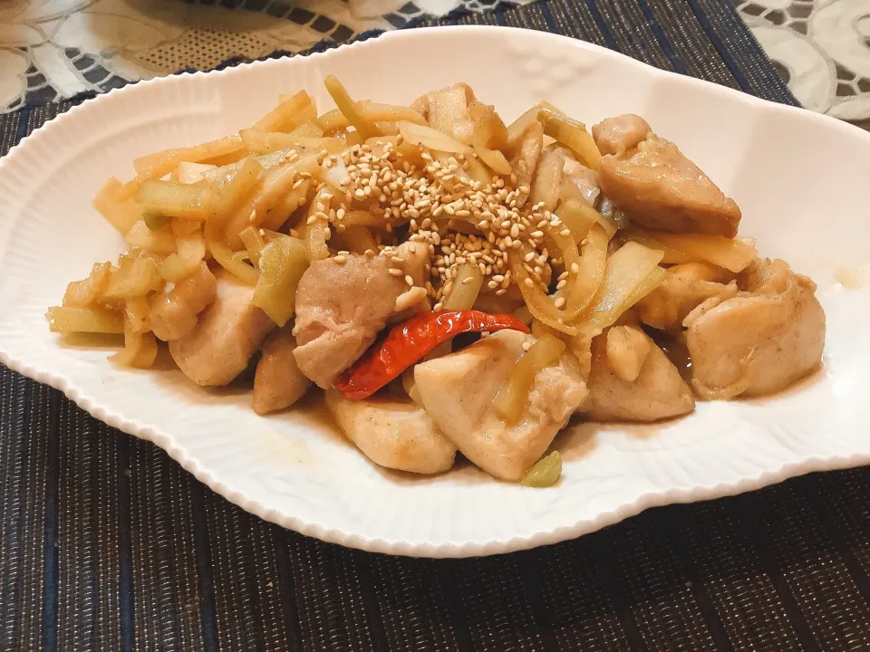 Snapdishの料理写真:大根の皮を使ったお料理😋|アライさんさん