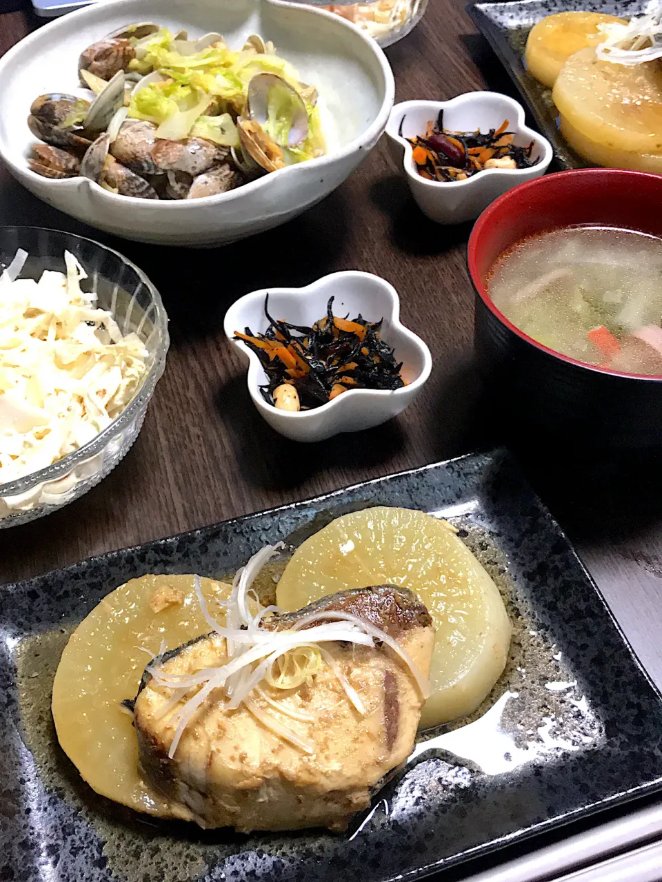 Snapdishの料理写真:#ぶり大根
 #あさりの酒蒸し
 #ピーナツ和え白菜サラダ
 #ひじき煮|𝕜𝕪𝟙𝟘𝟚𝟘𝟙𝟠さん