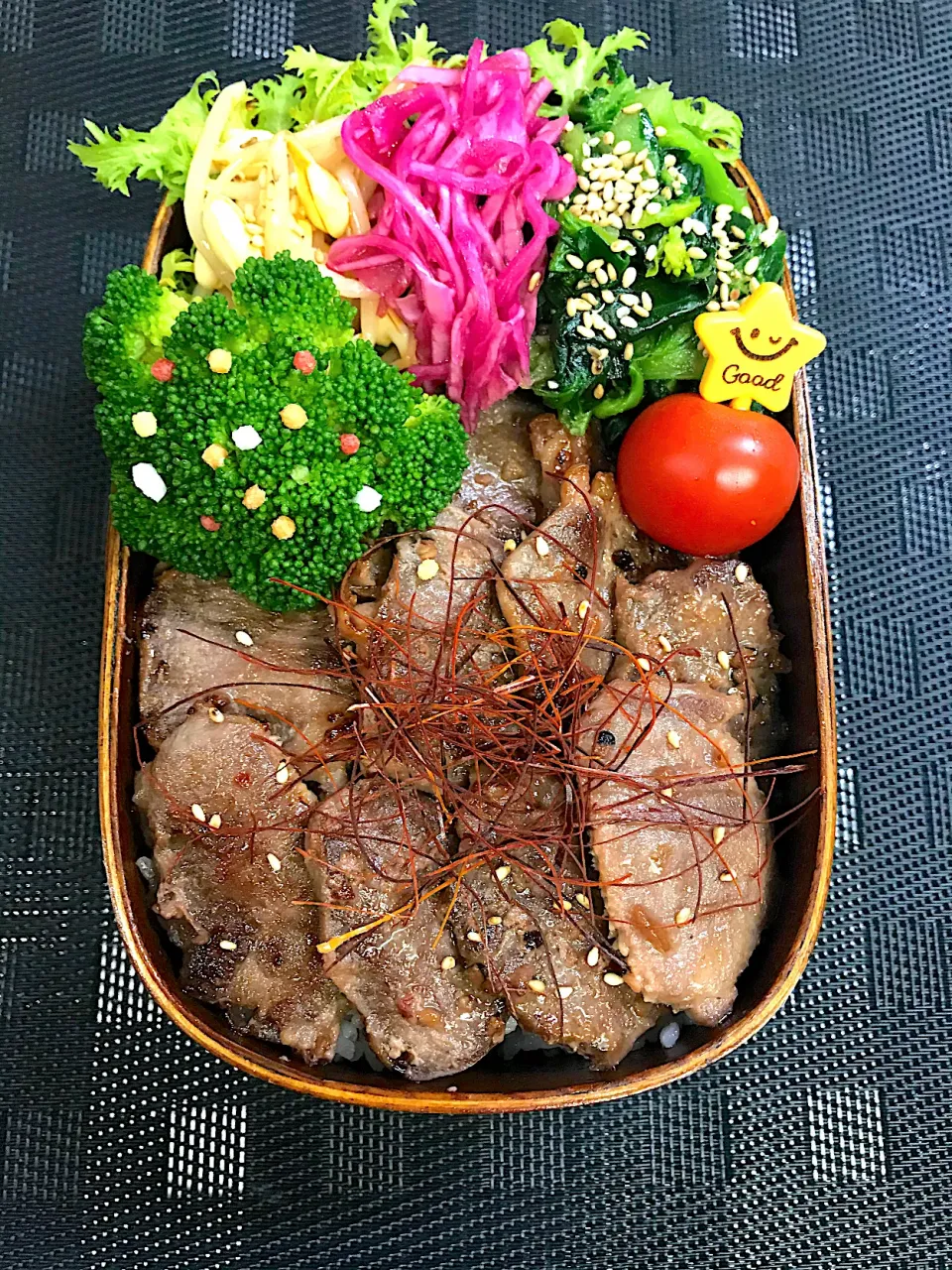 Snapdishの料理写真:豚タン焼肉弁当|みるぴょんさん