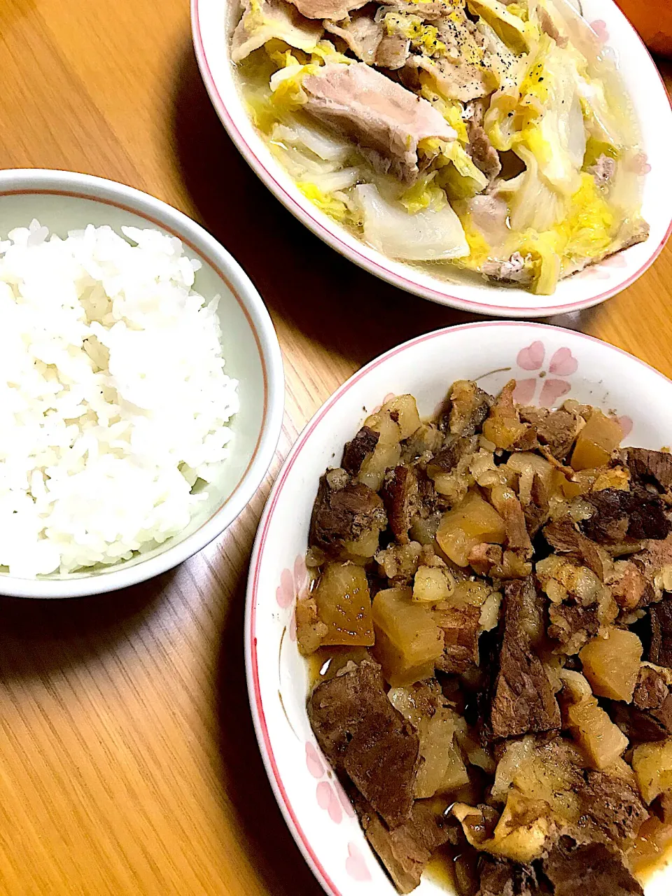 Snapdishの料理写真:大根と牛すじの甘辛煮&白菜と豚肉の蒸し煮|sinさん