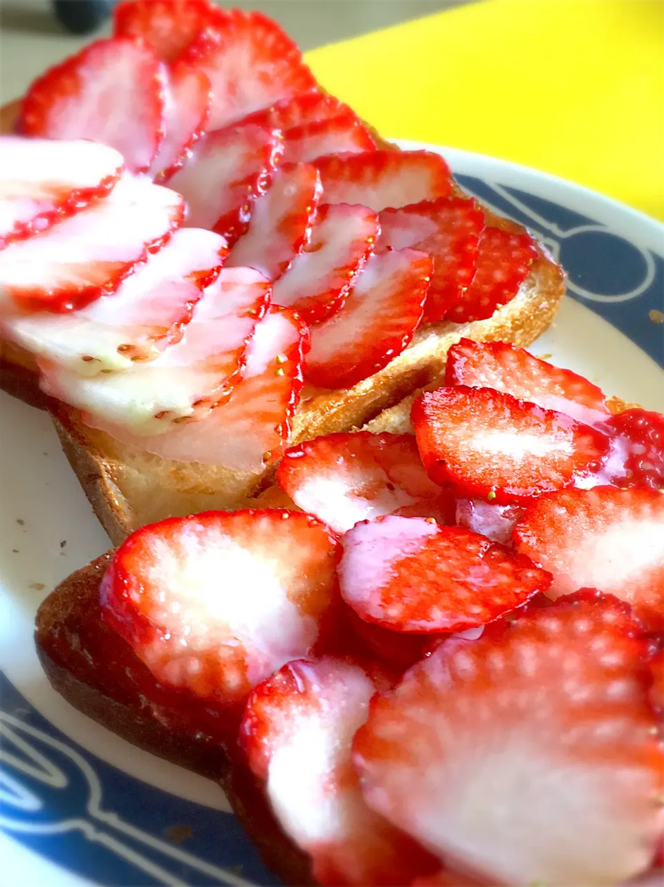 いちごトースト🍓|4jemさん