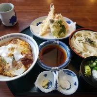 Snapdishの料理写真:牛とじ丼と天ぷらとざるうどん定食|さよさん