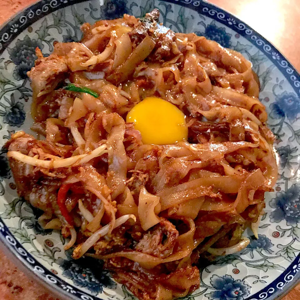 beef fried kway teow with raw egg|Yvonne C.さん