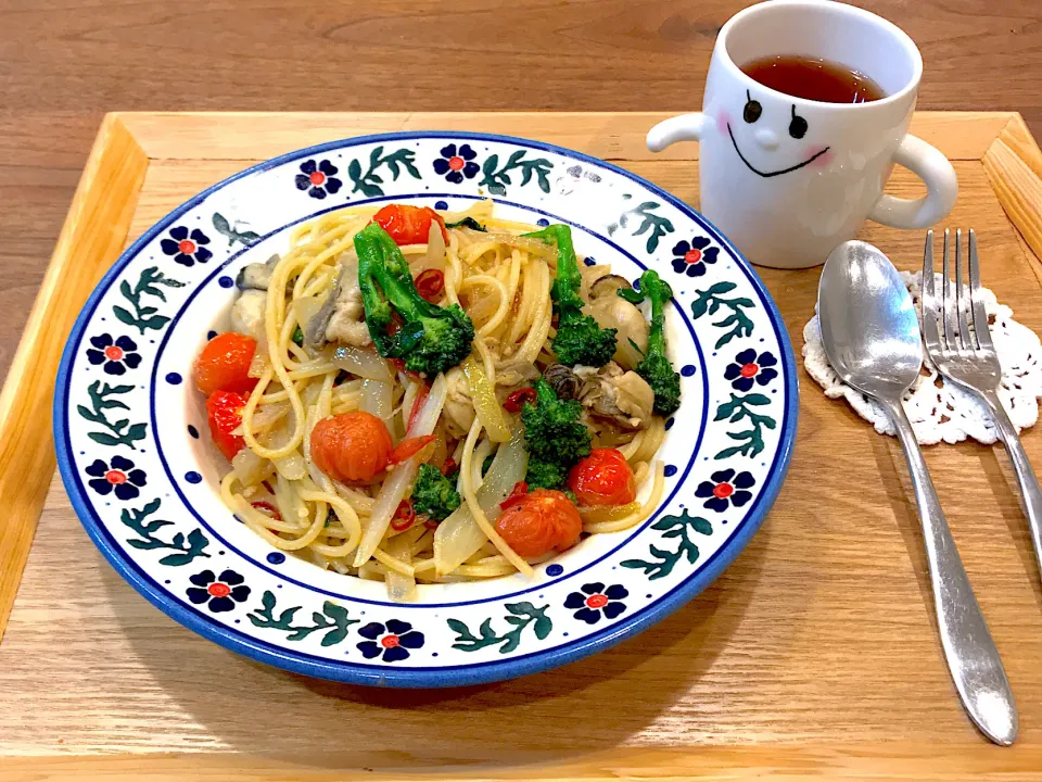 Snapdishの料理写真:牡蠣とスティックセニョールのペペロンチーノ|あきさん