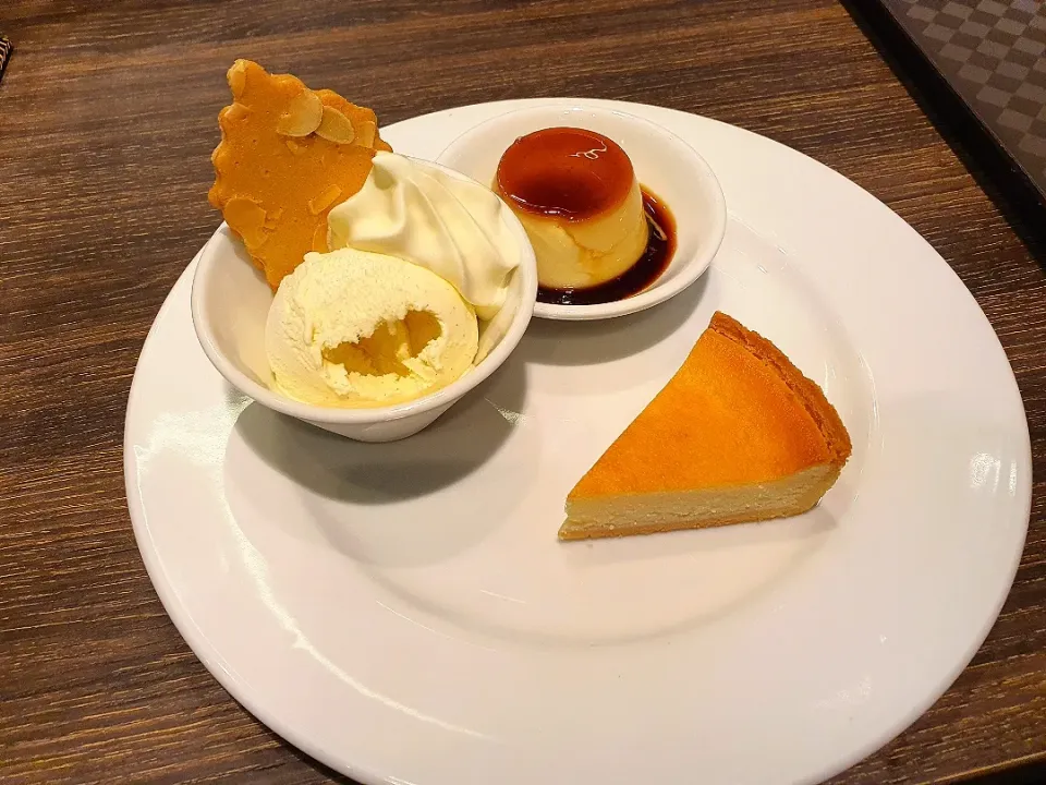 Hokkaido cheesecake custard pudding 
madgascar vanilla ice cream|🌷lynnlicious🌷さん