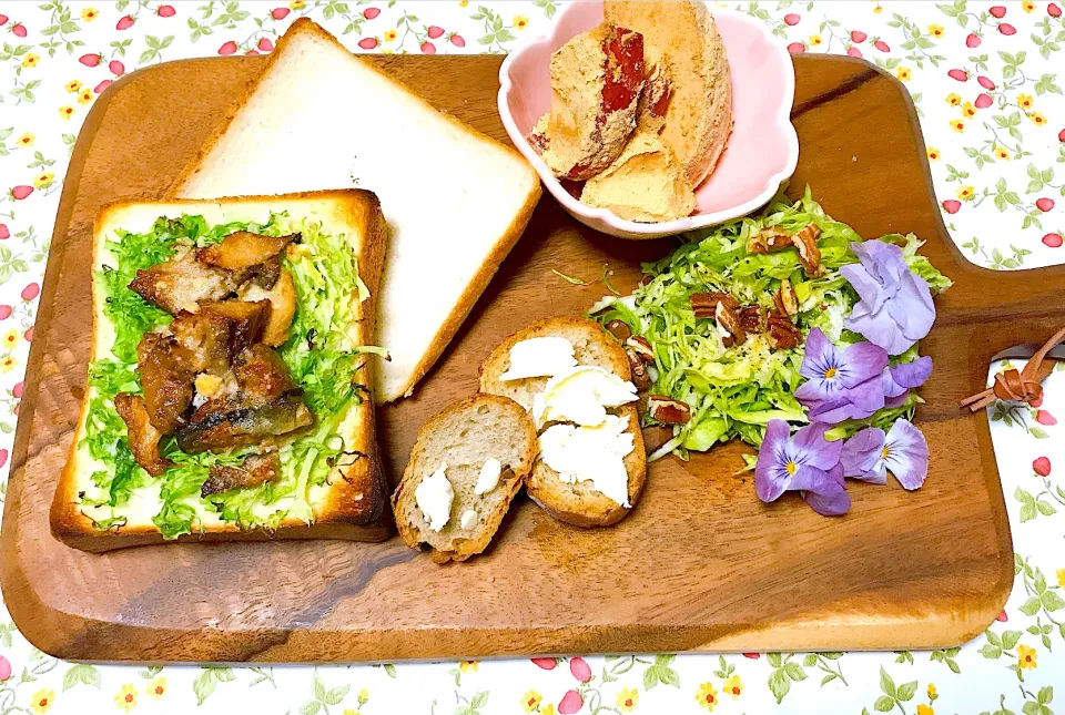 朝ごはん😋サバオリーブ漬け缶のトースト🐟|🤤nana🥢さん