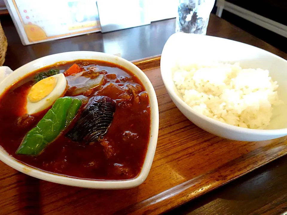 Snapdishの料理写真:黒ビーフスープカレー@スープカレー屋　鴻　神田駿河台店|Mickeeさん