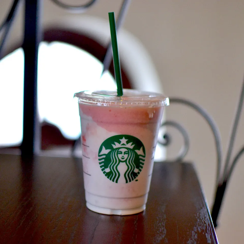 Berries & Avena Yogurt Frappuccino|Makigelinaさん