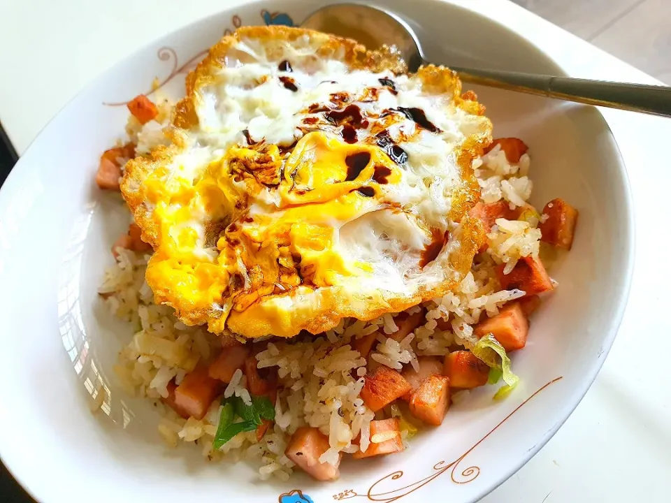 Snapdishの料理写真:Luncheon meat fried rice with green onions|🌷lynnlicious🌷さん