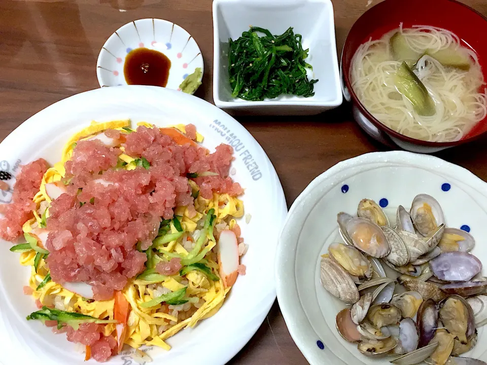 ちらし寿司 あさりの酒蒸し なすの煮麺 春菊のおひたし|おさむん17さん