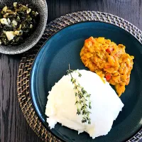 Snapdishの料理写真:Traditional South African Maize Pap with Chakalaka sauce and Marog (spinach)|Sergio Lacuevaさん