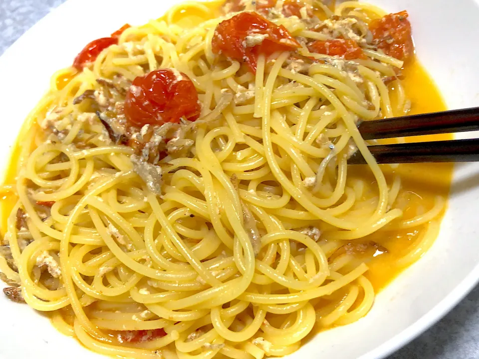 トマトとしらすたっぷりの春のクリームパスタ|Ryoheiさん