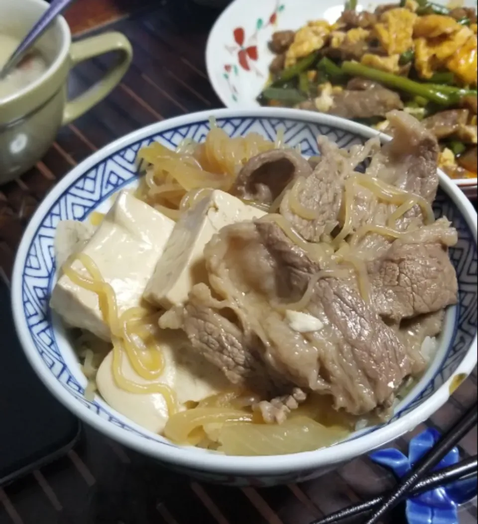 おやじ料理で厚切り牛丼☺️♪|dai.noriさん