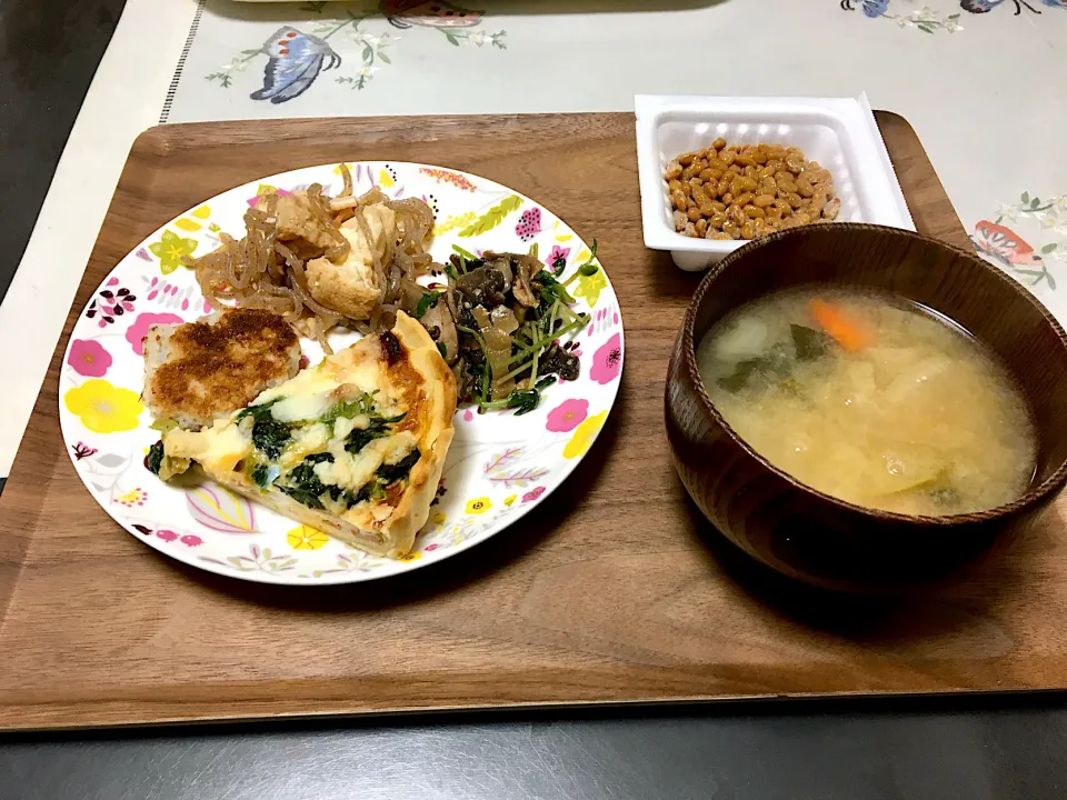 Snapdishの料理写真:ほうれん草とベーコンの豆乳キッシュのご飯|みよさん