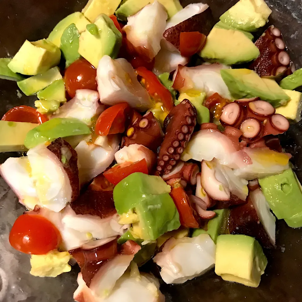 Snapdishの料理写真:タコとアボカドの🥑🐙サラダ|純さん