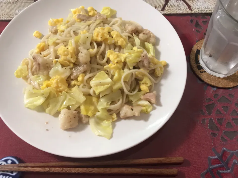 Snapdishの料理写真:春キャベツとホルモンの塩焼きうどん|るるさん