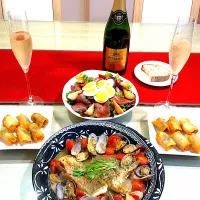 Snapdishの料理写真:我が家の週末バル🥂 鯛のアクアパッツァ＆エビ大葉チーズのミニ春巻き＆ローストビーフ＆ローストビーフのサラダ|のりこさん