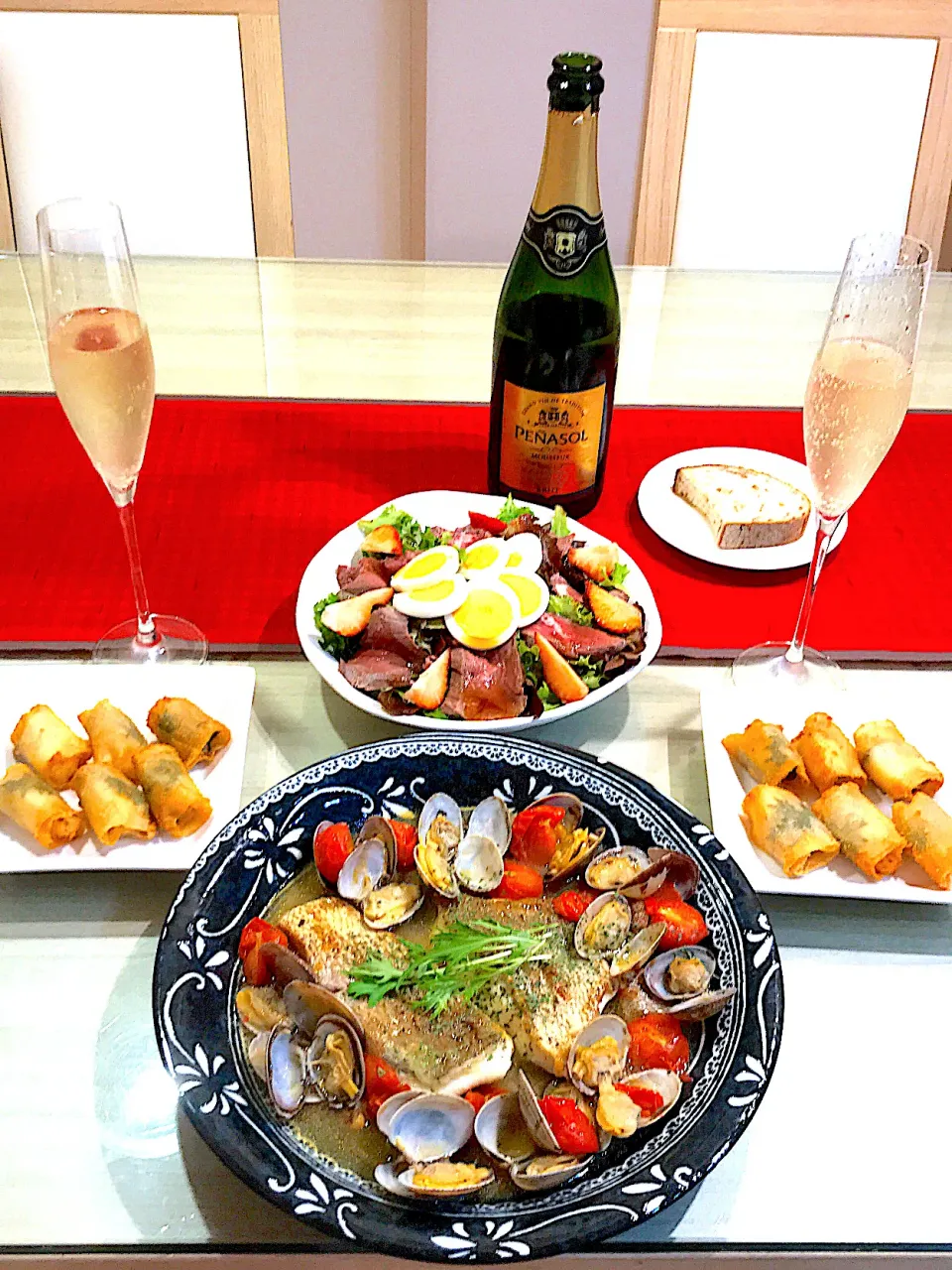 我が家の週末バル🥂 鯛のアクアパッツァ＆エビ大葉チーズのミニ春巻き＆ローストビーフ＆ローストビーフのサラダ|のりこさん