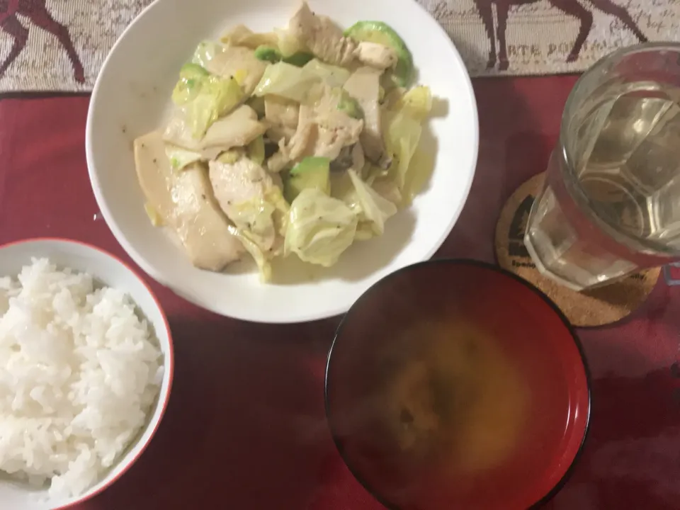 鶏肉とアボカドの炒めもの|るるさん