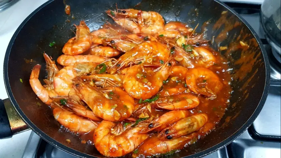 saute prawns in chilli sauce|steven z.y.さん