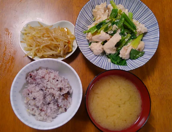 Snapdishの料理写真:１月２８日　鶏むね肉と小松菜の塩蒸し　豆腐のもやしあんかけ　お味噌汁|いもこ。さん