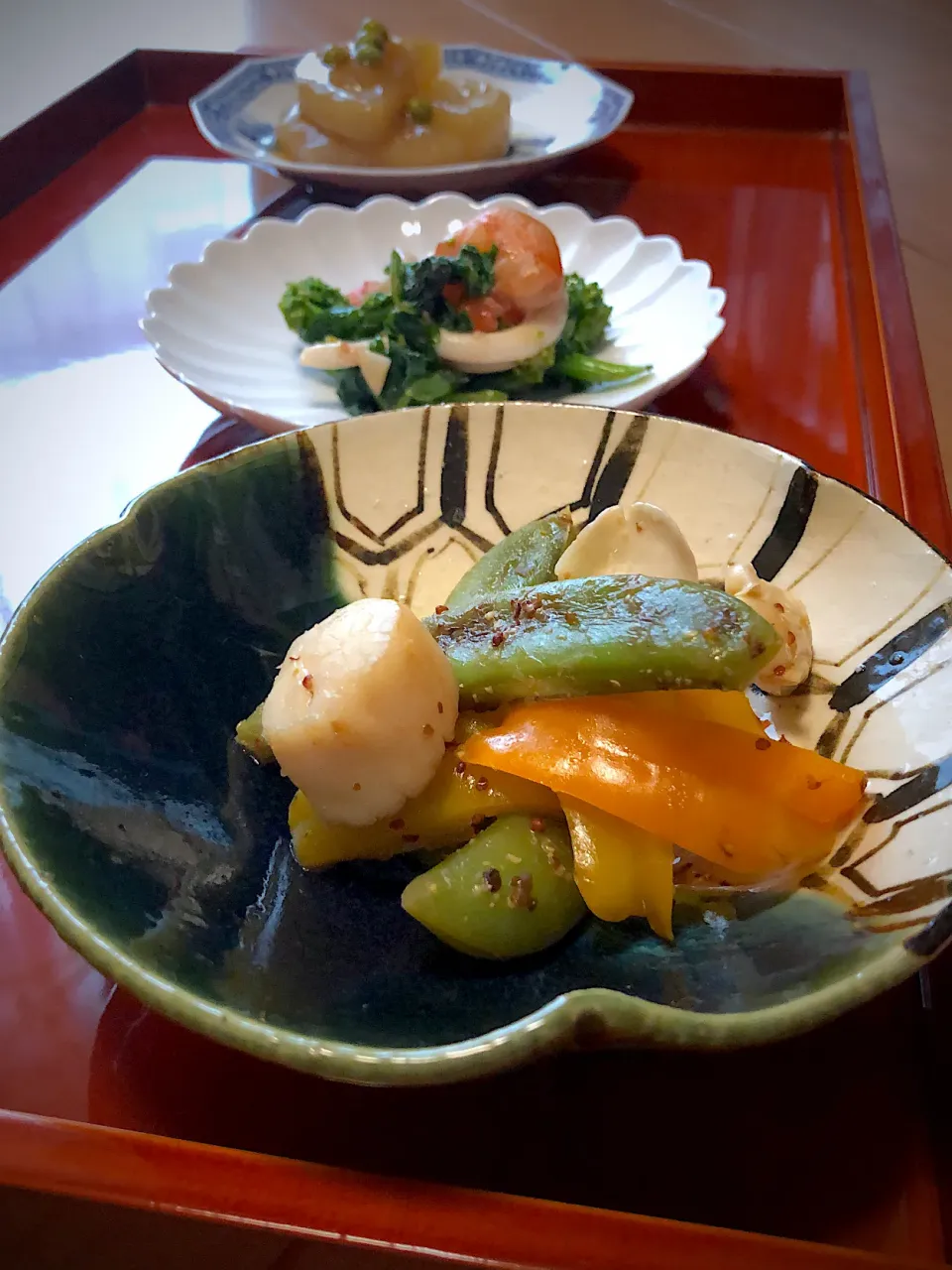 帆立と野菜とキノコのマスタード炒め、エビとイカの和物。大根とお豆の餡掛け|Kumi_loveさん