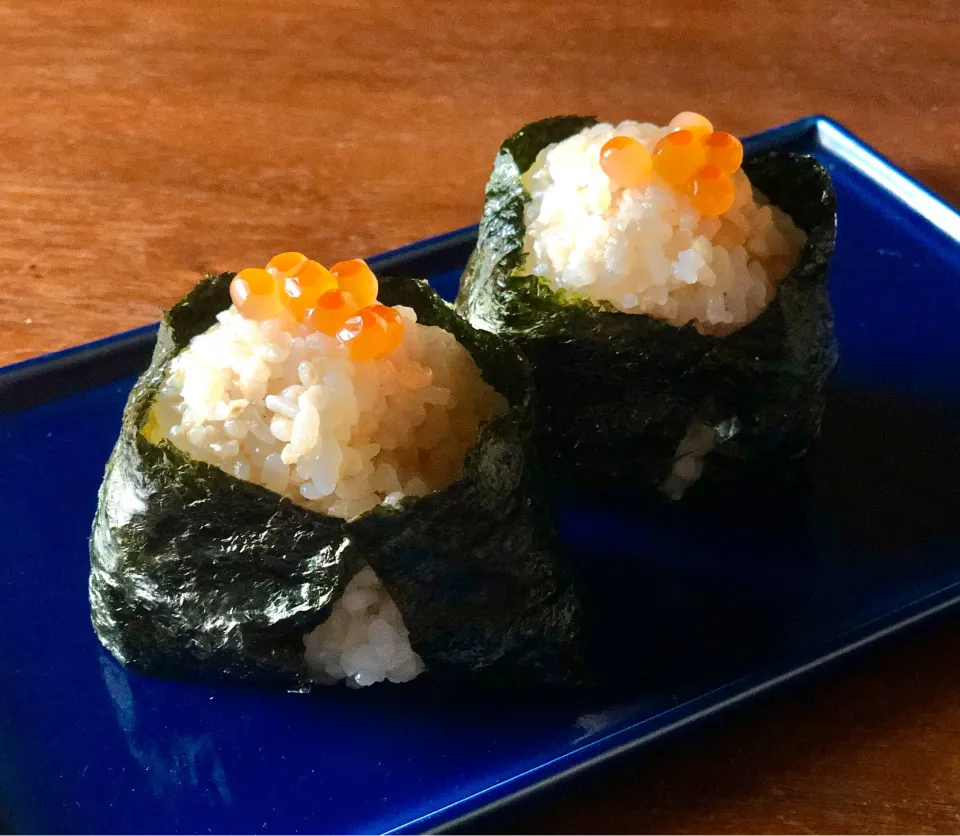 いくらおにぎり🍙中にもいっぱい　　　　　　Ikura rice ball|マユマユさん