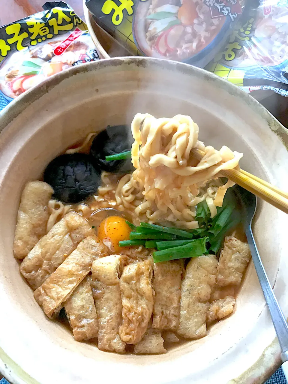 Snapdishの料理写真:ヨッチャンさんに頂いた名古屋名物　寿がきや味噌煮込みうどん|シュトママさん