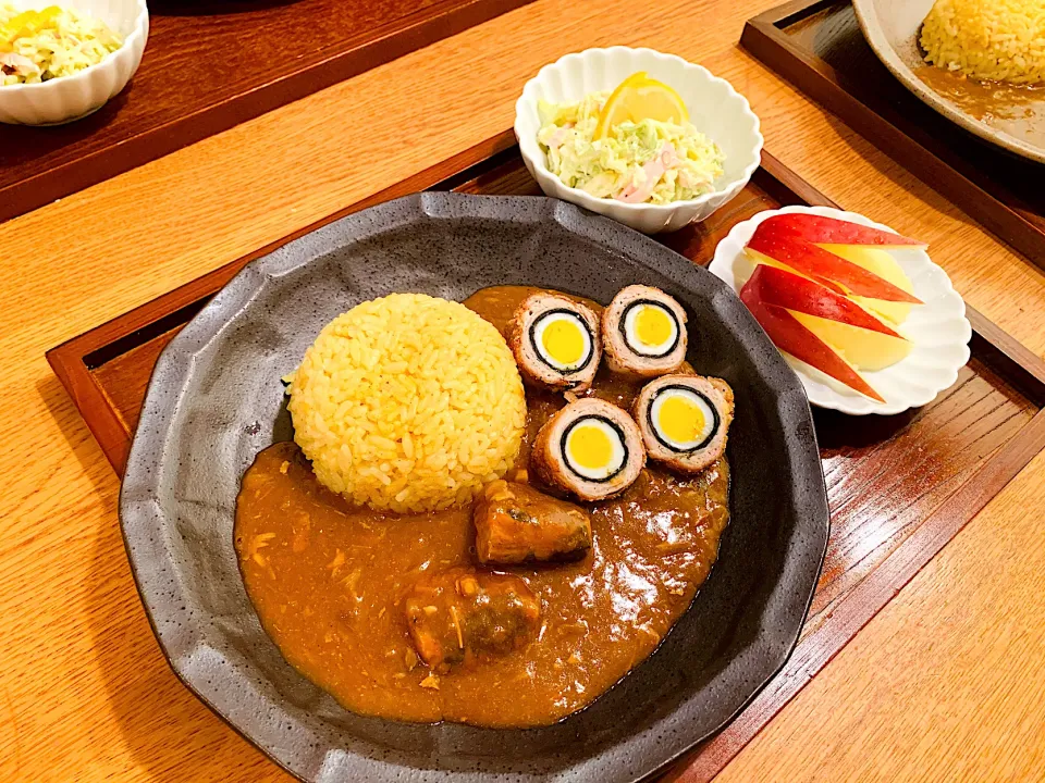 我が家の晩ごはん🍚サバ缶カレー、龍眼巻き、ウサギりんご|いちごさん