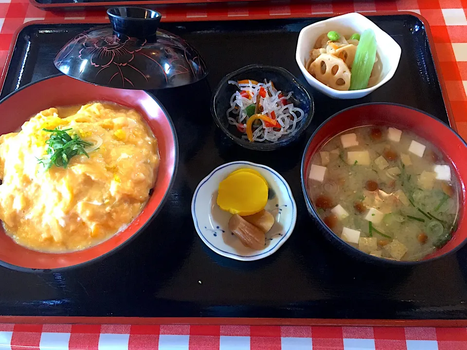 Snapdishの料理写真:本日の賄い(カツ丼ハーフ＆お惣菜)|かぴかぴさん