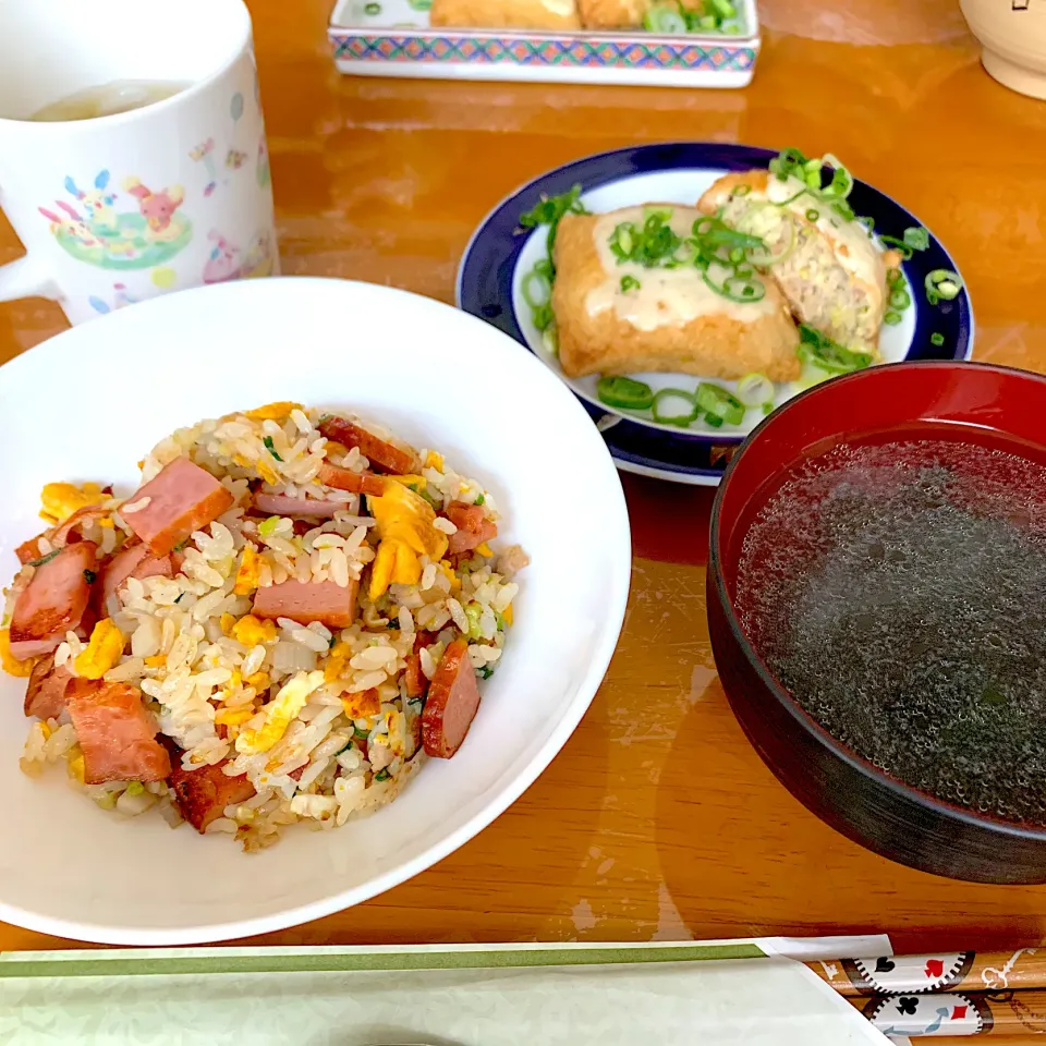 Snapdishの料理写真:焼豚炒飯・わかめスープ・うすあげ包み餃子チーズのせ|sayaさん