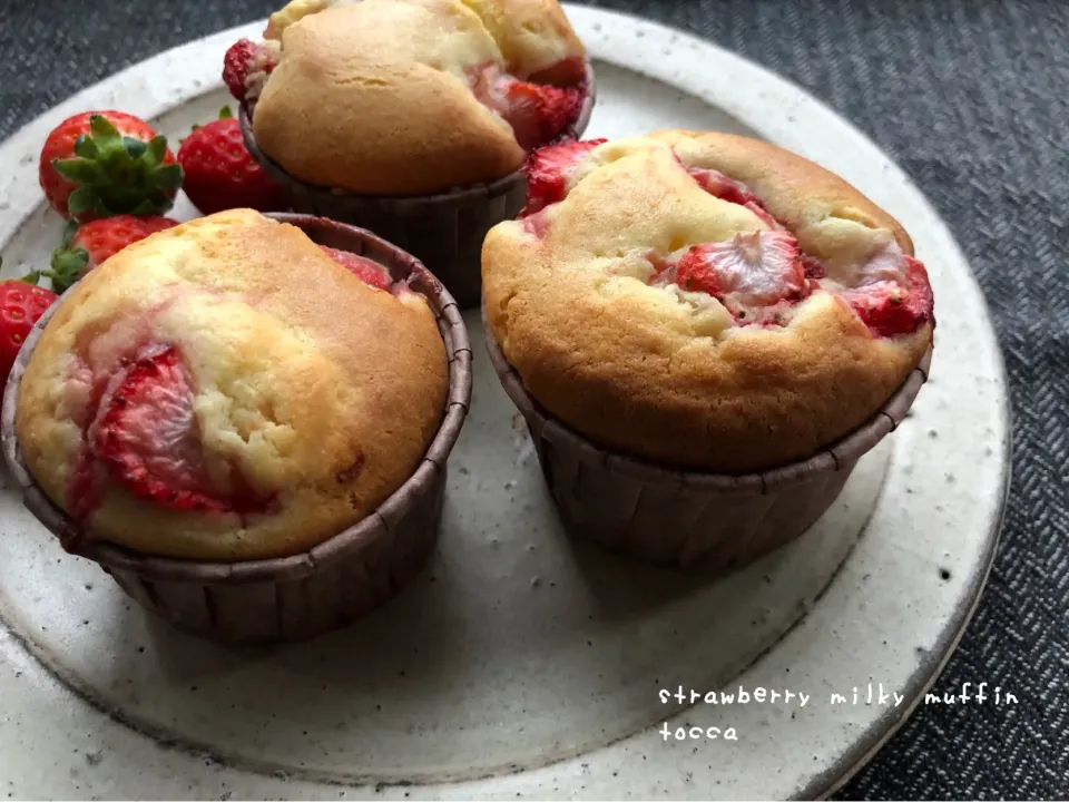 hannahさんの料理♡フレッシュ苺のミルキーマフィン🍓|toccaさん