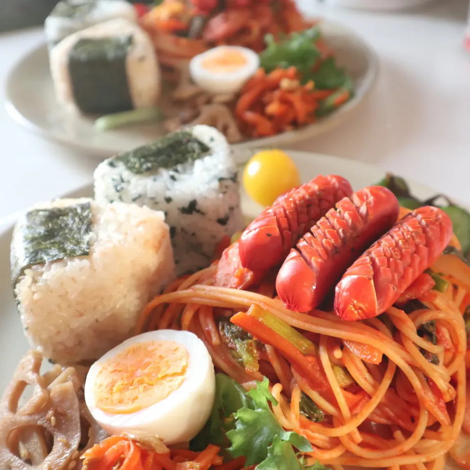 中学生男子置きランチ🍱臨時休校2日目。ナポリタンと赤ウィンナー|なかじー。さん